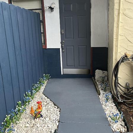 Single Room With Twin Bed On Private Property Eustis Εξωτερικό φωτογραφία