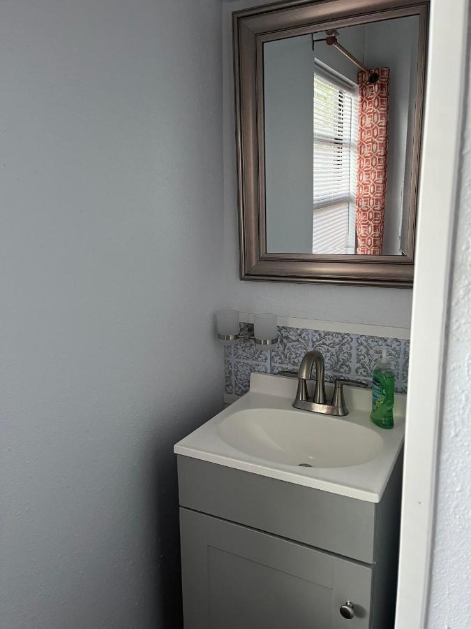 Single Room With Twin Bed On Private Property Eustis Εξωτερικό φωτογραφία