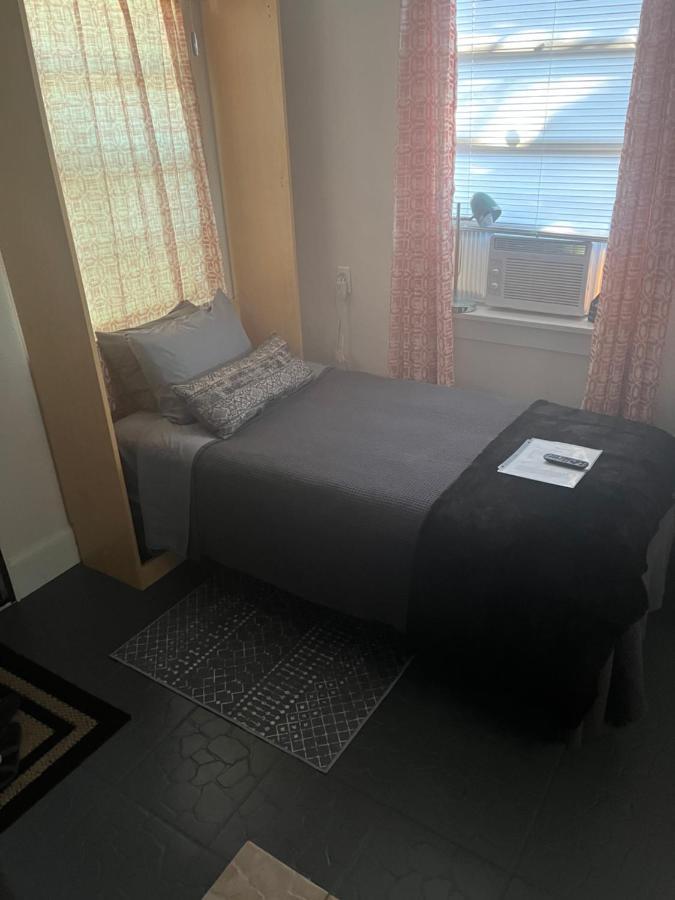 Single Room With Twin Bed On Private Property Eustis Εξωτερικό φωτογραφία